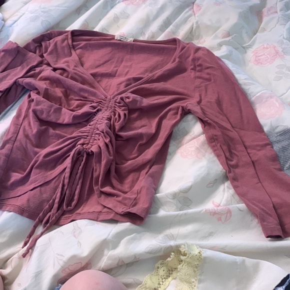 Long sleeve adjustable waist. - Picture 2 of 5